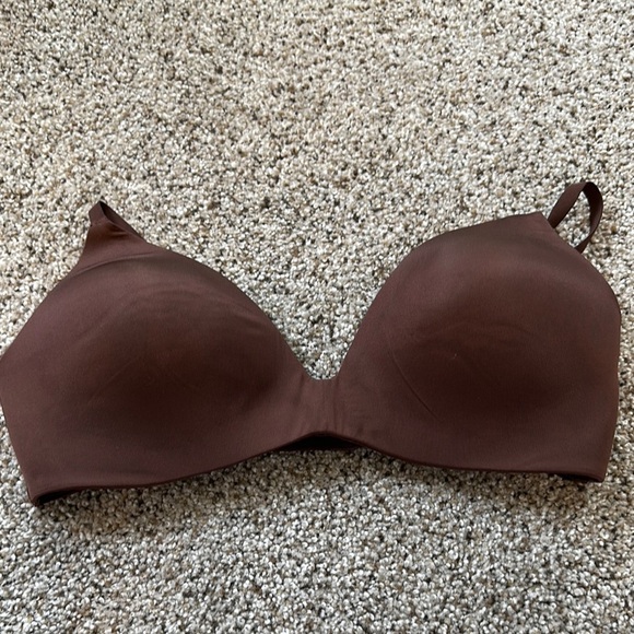 SKIMS Fits Everybody T shirt Bra, Size 36C, Cocoa, EEUC - Picture 3 of 8